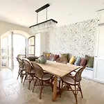 Superb Villa Near Golf Course With Heated Pool & Jacuzzi