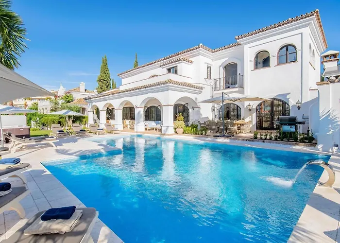 Superb Villa Near Golf Course With Heated Pool & Jacuzzi