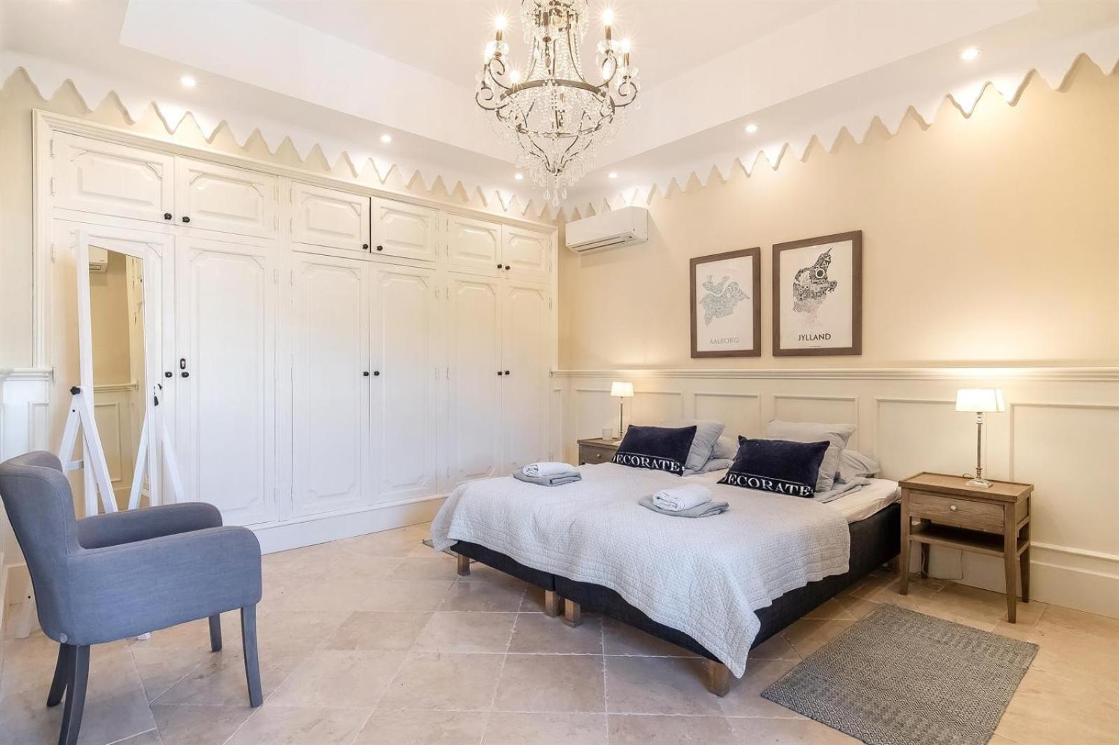 Superb Near Golf Course With Heated Pool & Jacuzzi