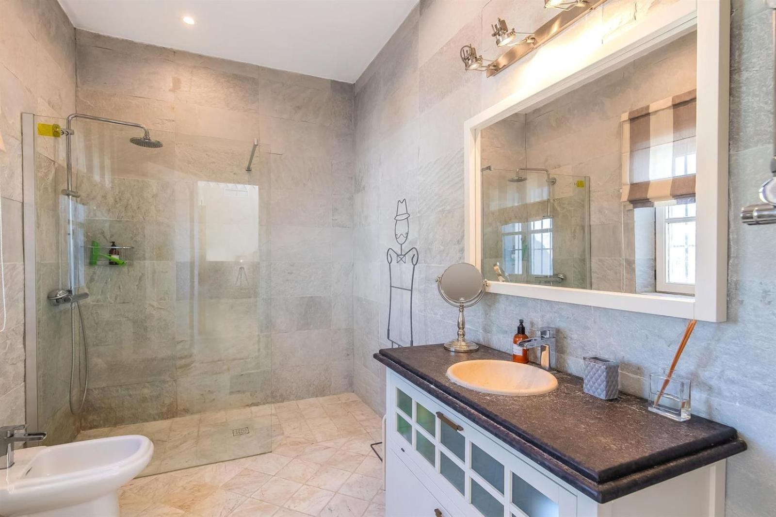 Superb Near Golf Course With Heated Pool & Jacuzzi Villa *