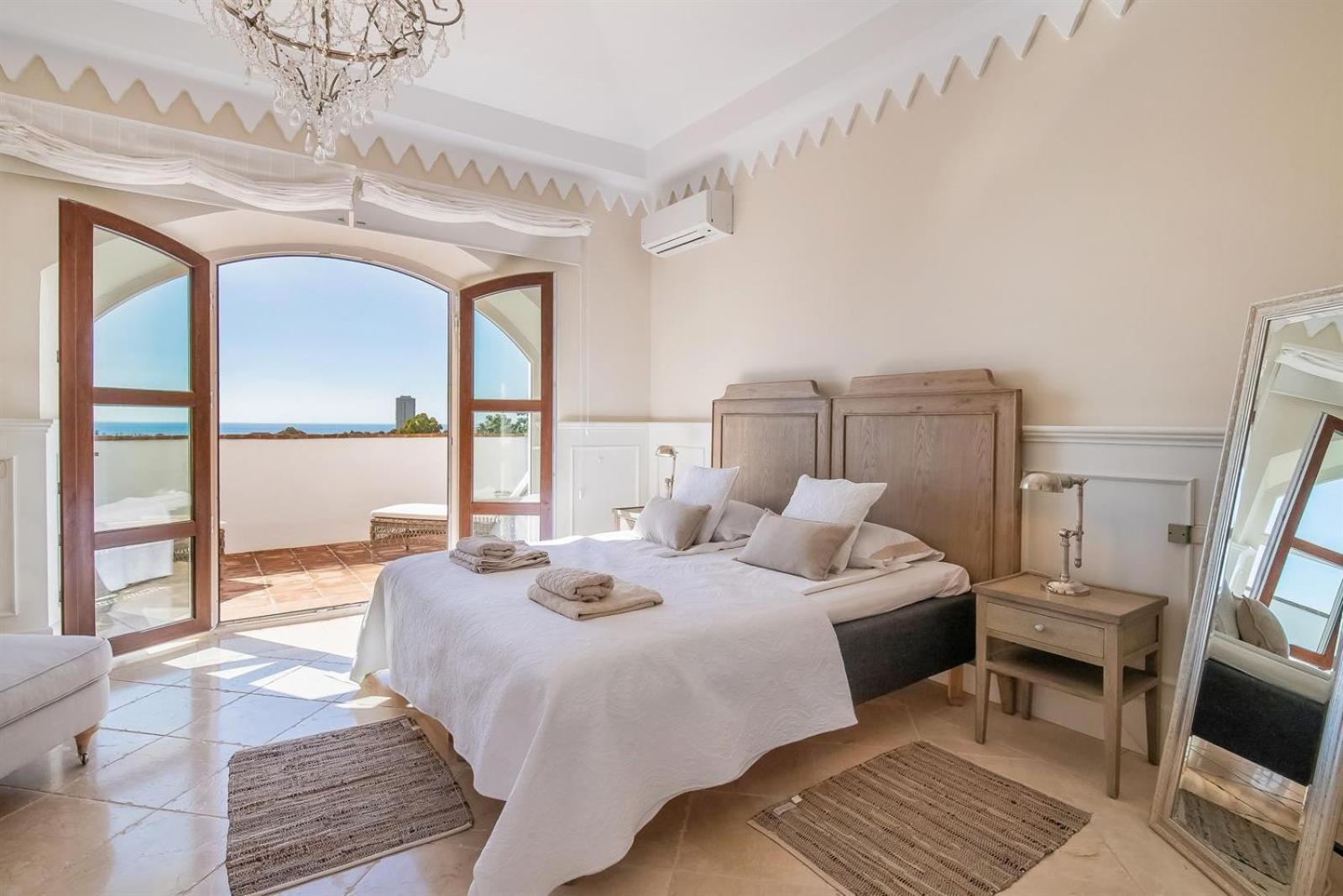 Villa Superb Near Golf Course With Heated Pool & Jacuzzi *