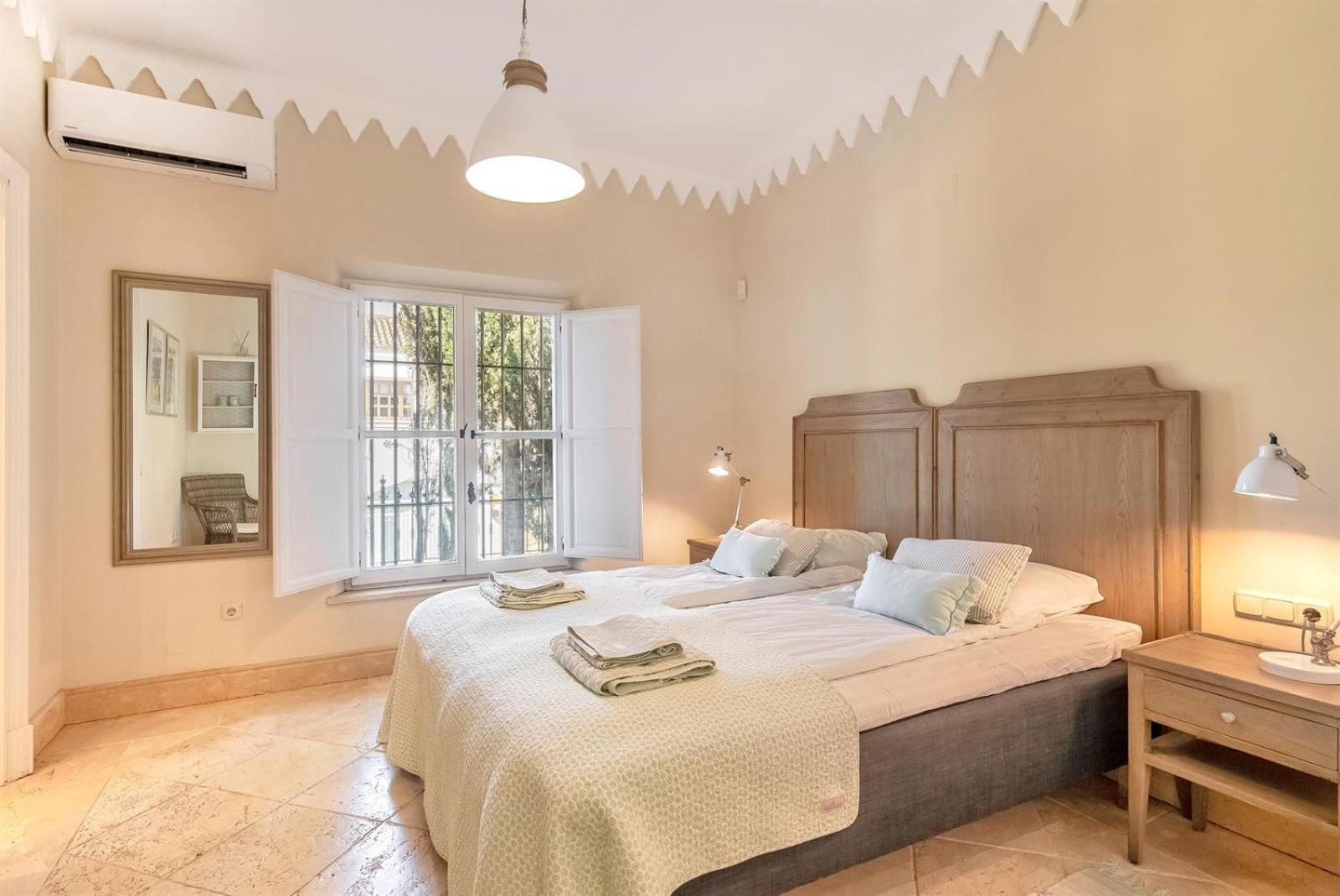 Superb Near Golf Course With Heated Pool & Jacuzzi Villa *