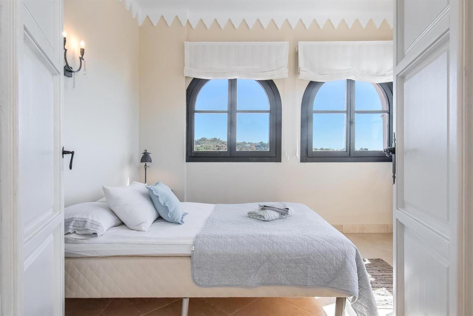 Superb Near Golf Course With Heated Pool & Jacuzzi Villa *