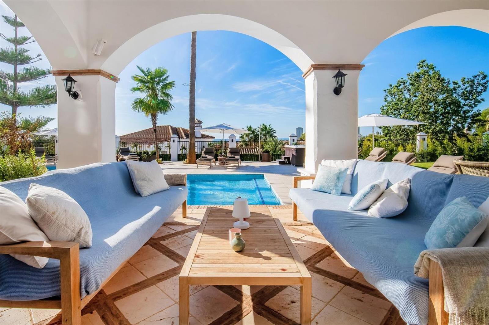 Superb Near Golf Course With Heated Pool & Jacuzzi Villa Marbella