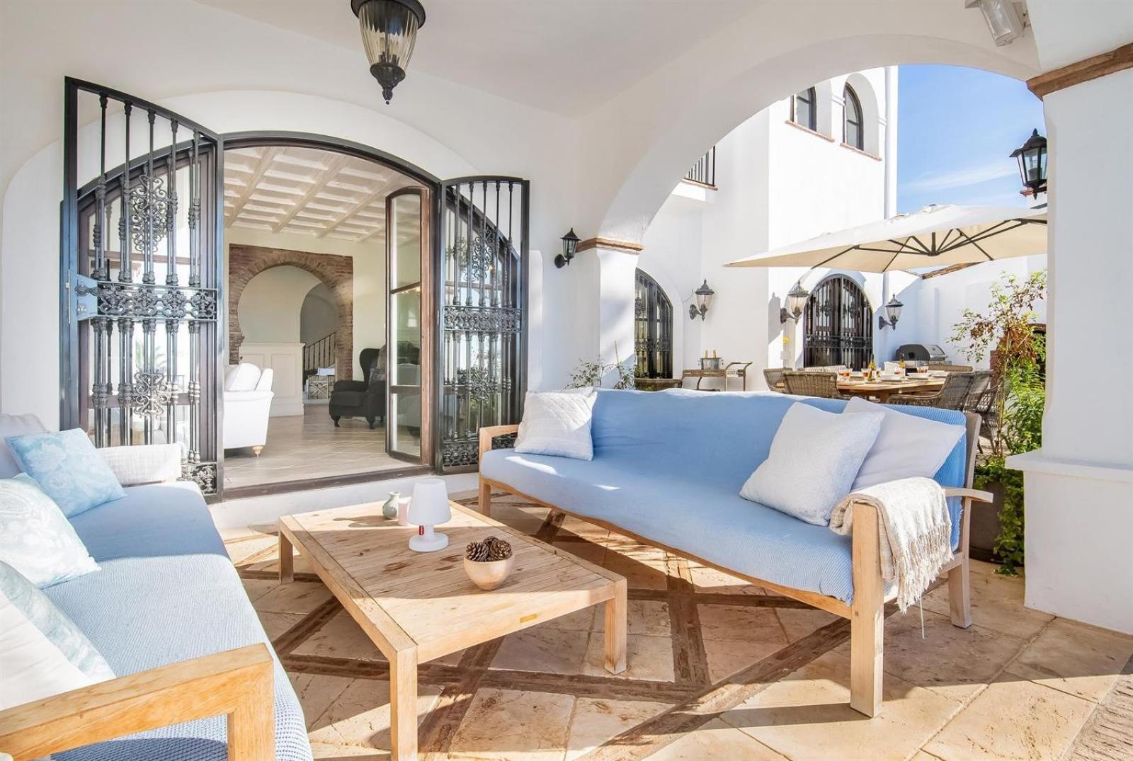 Superb Near Golf Course With Heated Pool & Jacuzzi Villa