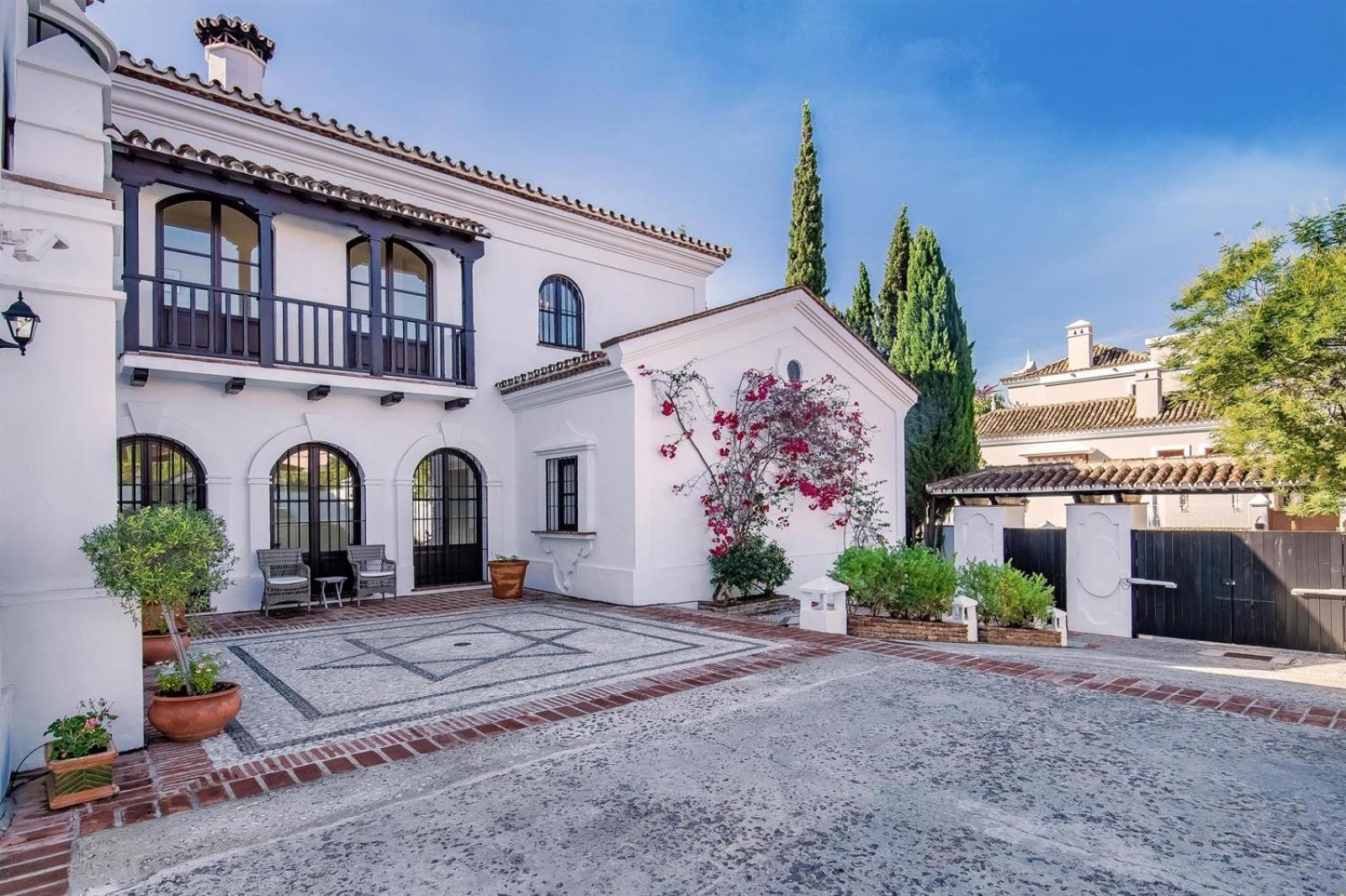 Superb Near Golf Course With Heated Pool & Jacuzzi Villa *