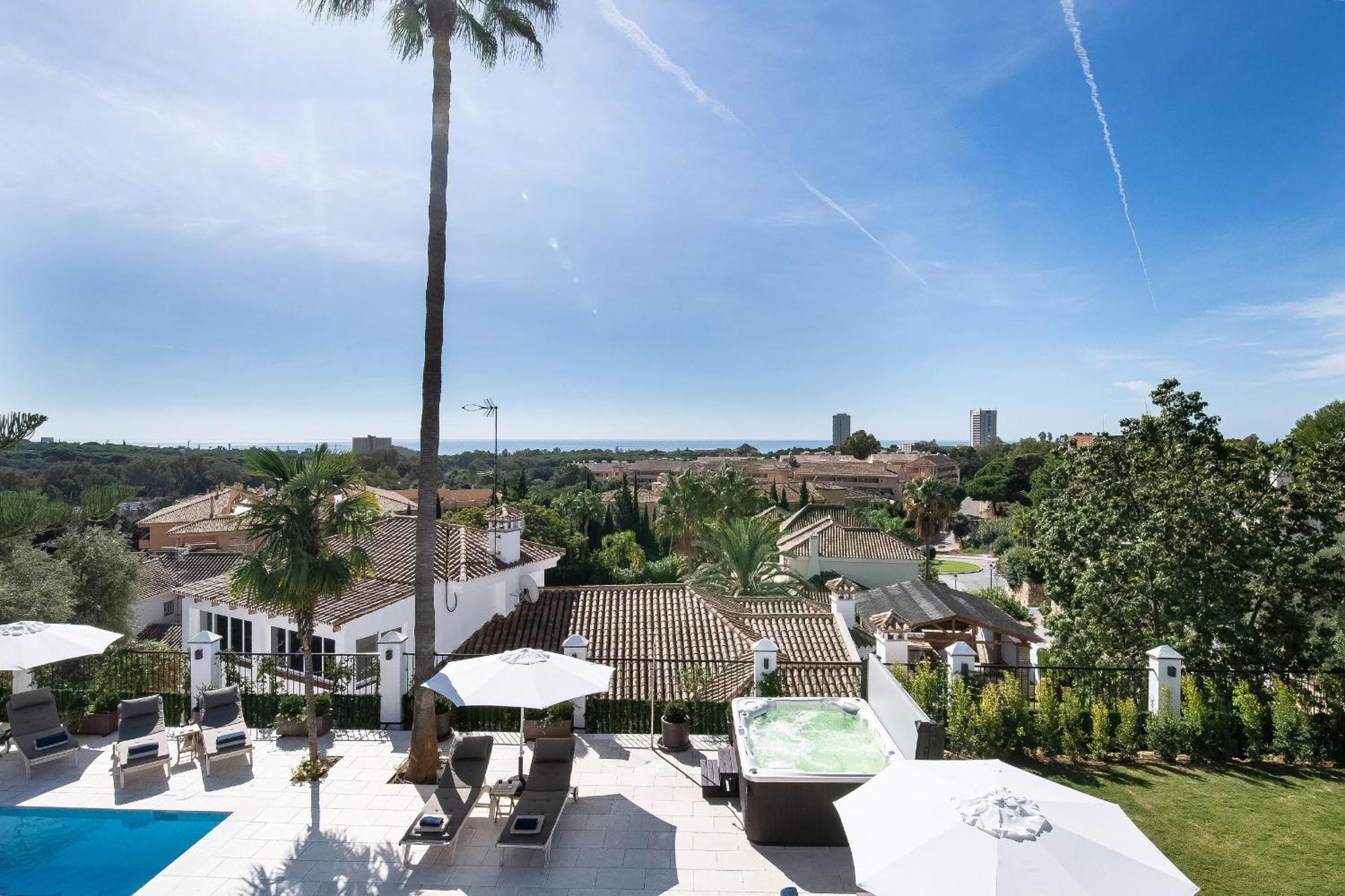 Superb Near Golf Course With Heated Pool & Jacuzzi Villa *
