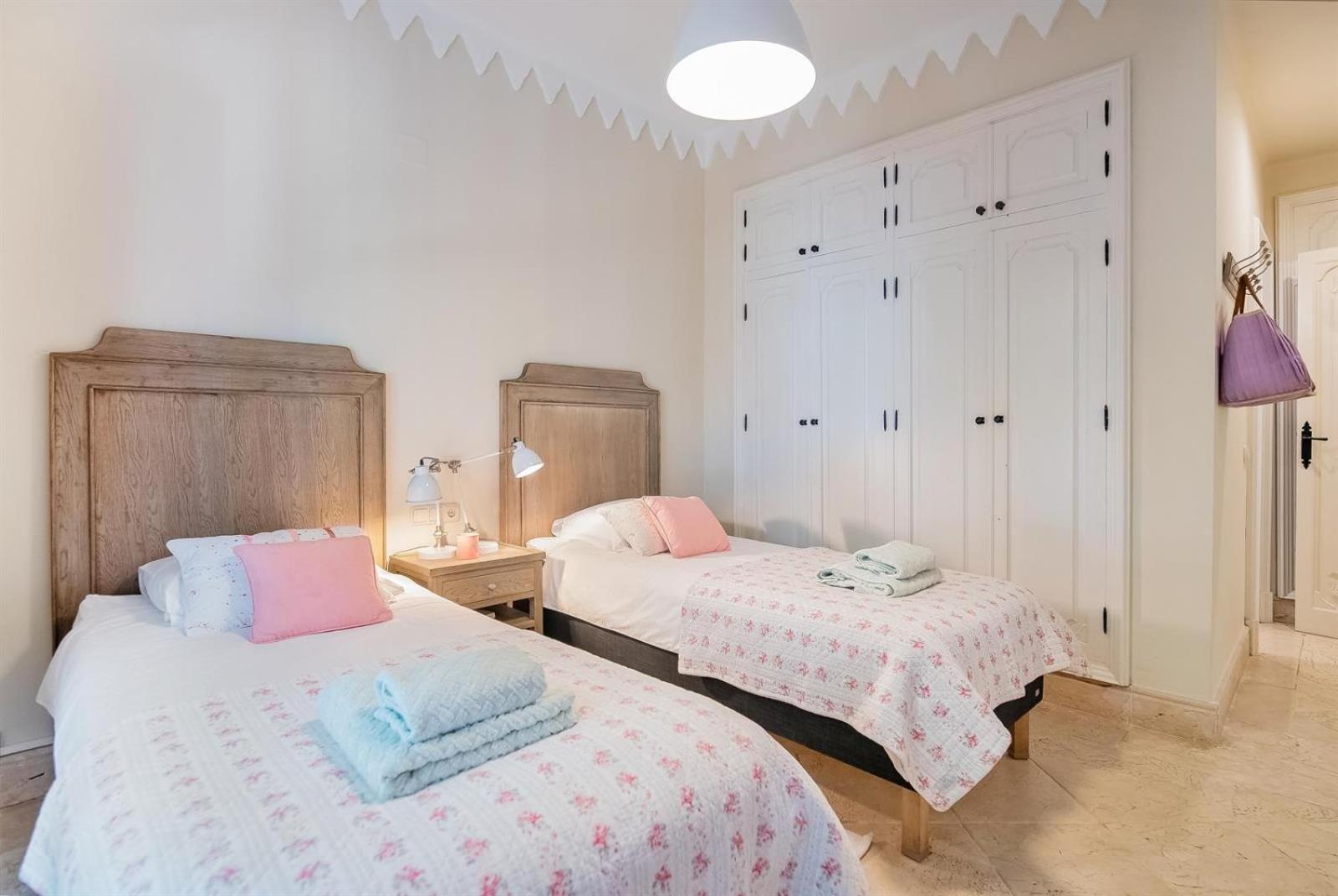 Superb Near Golf Course With Heated Pool & Jacuzzi Villa Marbella